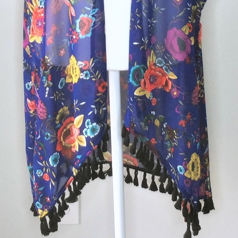 Sweet Rain Floral Tassel Ruana - Size Medium - Picture 3 of 4